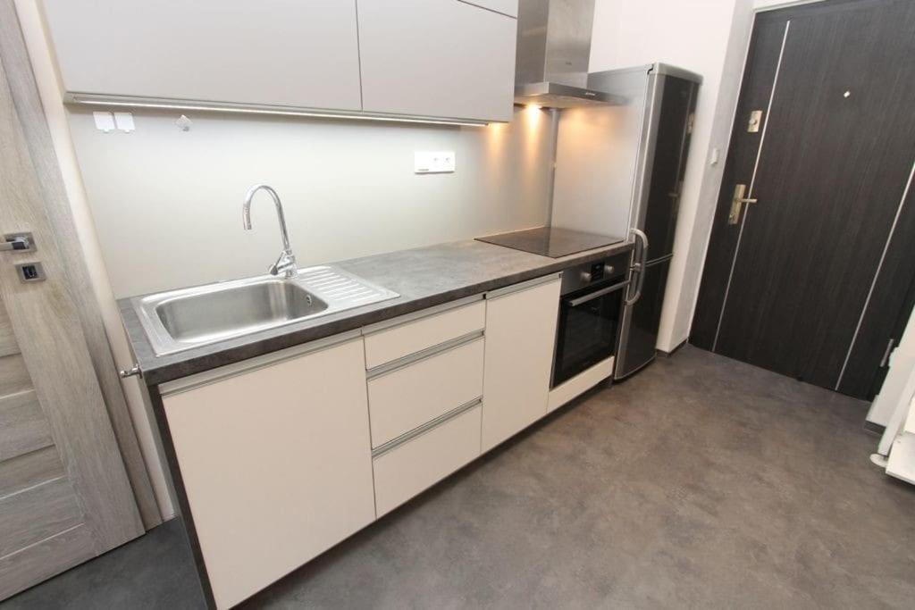 Appartamento Self Check-in 45m2 Facing Tram Station Praga